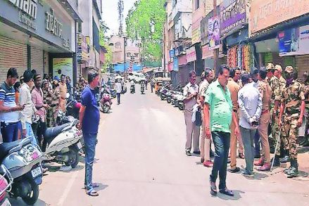 पिंपरी पालिकेने केलेल्या कारवाईवरून काही दिवसांपूर्वीच पिंपरी बाजारपेठेत वादावादी झाली होती. त्यानंतर व्यापाऱ्यांनी दुकाने बंद केली होती.