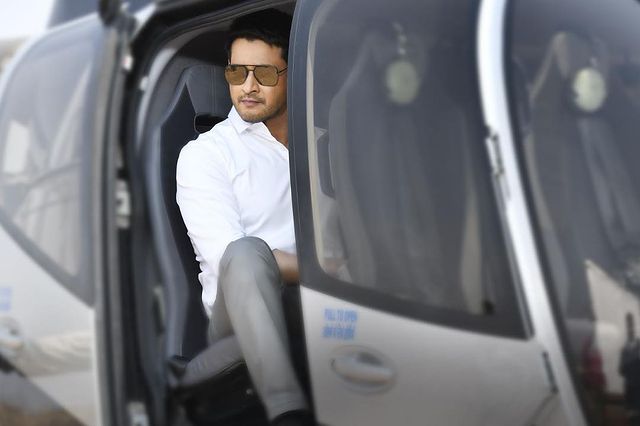 महेश बाबू याने वयाच्या चौथ्या वर्षाच्या अभिनयाच्या दुनियेत पाऊल ठेवले होते. त्याने बालकलाकार म्हणून ८ चित्रपटात काम केले.