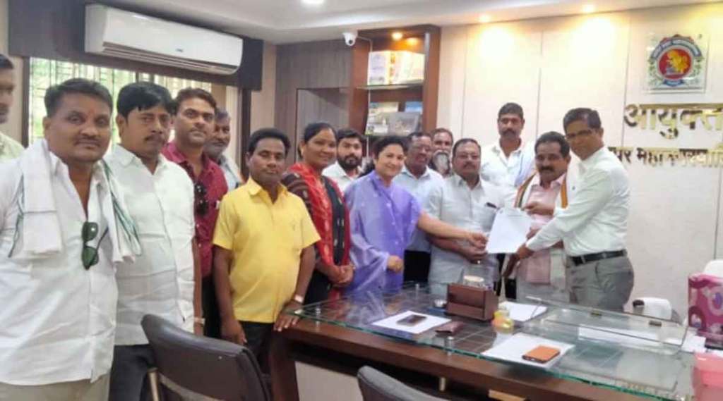 चंद्रपूर वीज केंद्राकडून मालमत्ता करापोटी मिळालेला ४ कोटी ८७ लाखाचा निधी बाबुपेठ उड्डाणपुलाकरिता द्यावा ; काँग्रेसच्या माजी नगरसेवकांची आयुक्तांकडे मागणी चंद्रपूर वीज केंद्राकडून मालमत्ता करापोटी मिळालेला ४ कोटी ८७ लाखाचा निधी बाबुपेठ उड्डाणपुलाकरिता द्यावा ; काँग्रेसच्या माजी नगरसेवकांची आयुक्तांकडे मागणी