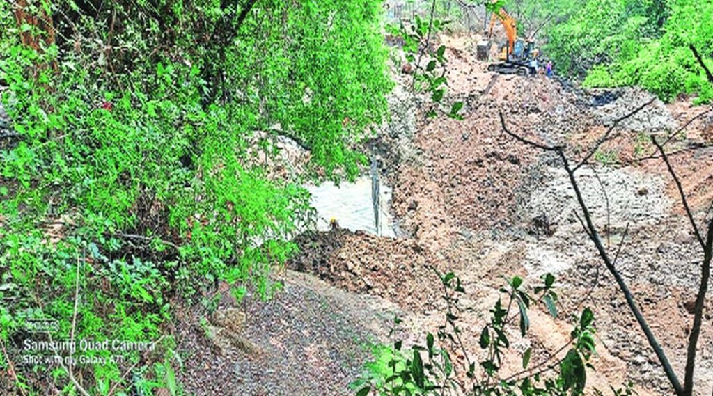 खासगी कंपनीकडून नैसर्गिक नाल्याचा प्रवाह बदलण्याचा घाट ; रबाळे एमआयडीसीत पावसाळय़ात पुराचा धोका