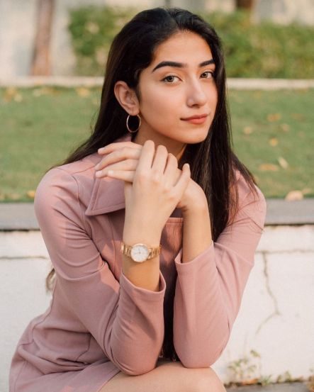 नाझिलानं २०२० मध्ये स्वतःचं युट्यूब चॅनेल सुरू केलं आहे. ज्यावरून ती फूड, ट्रॅव्हल आणि फॅशन व्लॉगिंग करते.
