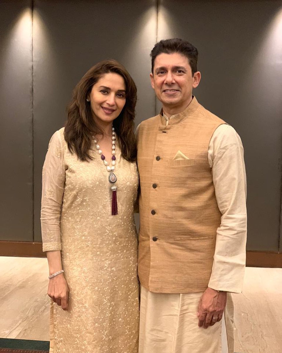 याचनिमित्त माधुरीचे पती डॉ. श्रीराम नेने यांनी तिला खास अंदाजात वाढदिवसाच्या शुभेच्छा दिल्या.