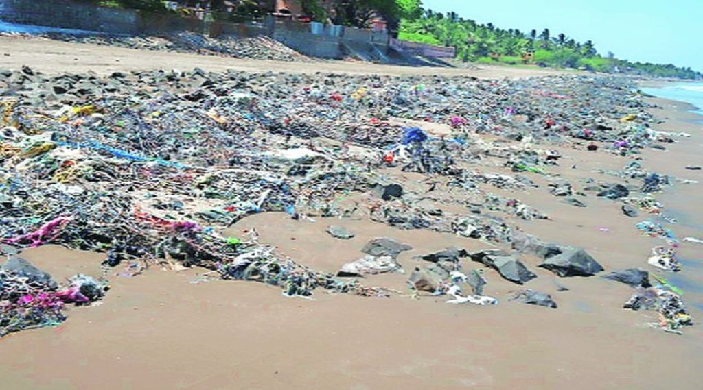 किनारपट्टीतील गावांना पुराचा धोका कायम; डहाणूत अद्याप पावसाळय़ापूर्वीची उपाययोजना नसल्यामुळे ग्रामस्थ चिंतेत किनारपट्टीतील गावांना पुराचा धोका कायम; डहाणूत अद्याप पावसाळय़ापूर्वीची उपाययोजना नसल्यामुळे ग्रामस्थ चिंतेत