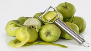 Do you know the these benefits of eating apple with its peel