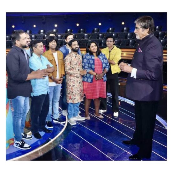 “ते ऐकून अमिताभ बच्चन मला असं म्हणाले की, हे तुम्ही कसं बोलता. दर वेळेस नवी प्रतिक्रिया, त्यात पुन्हा पुन्हा तीच प्रतिक्रिया नाही, बरं त्यावरही त्या मजेशीर असतात. बोलताना सर्वांचा मान राखला जातो., असे त्यांनी म्हटले.