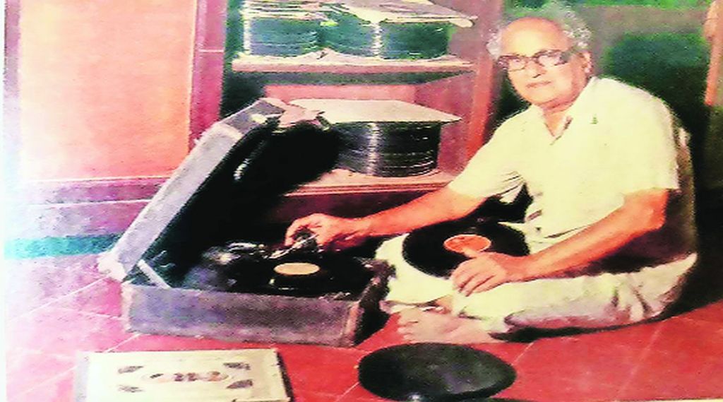ग्रामोफोन तबकडय़ांचे संग्राहक प्रभाकर दातार यांचे निधन ग्रामोफोन तबकडय़ांचे संग्राहक प्रभाकर दातार यांचे निधन