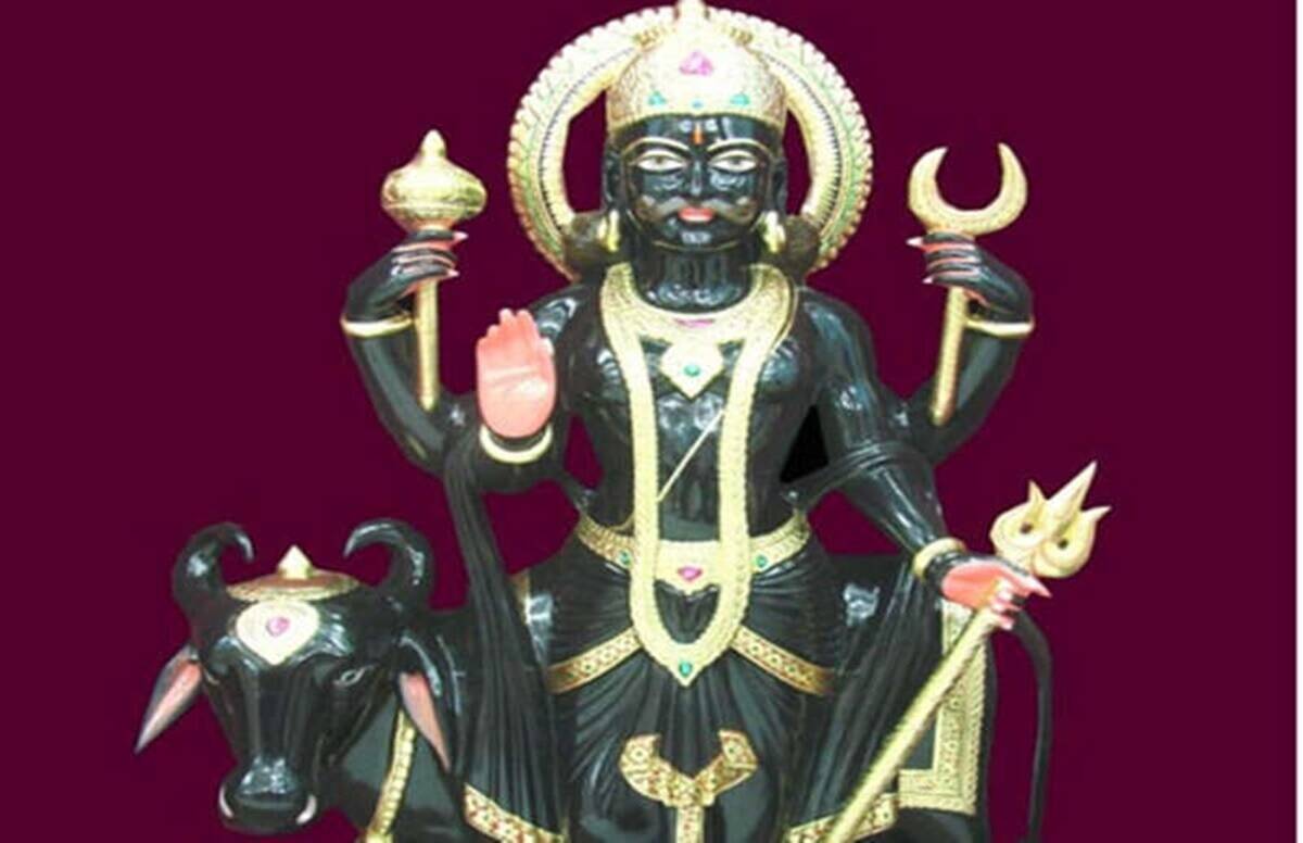 ज्योतिषशास्त्रात शनिदेवाला न्यायाची देवता म्हटले आहे. शनिदेवाला कलियुगातील दंडाधिकारी मानले जाते. शनिच्या नजरेतून मनुष्यच काय तर देवही वाचू शकत नाहीत असे म्हणतात.