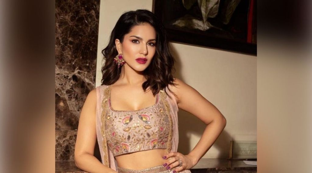 sunny leaone birthday, sunny leone, sunny leone controversial tweet, sunny leone age, kamal r khan, सनी लिओनी, सनी लिओनी बर्थ डे, सनी लिओनी वादग्रस्त ट्वीट, सनी लिओनी वय, सनी लिओनी ट्विटर, सनी लिओनी इन्स्टाग्राम, डॅनिएल वेबर, कमाल आर खान