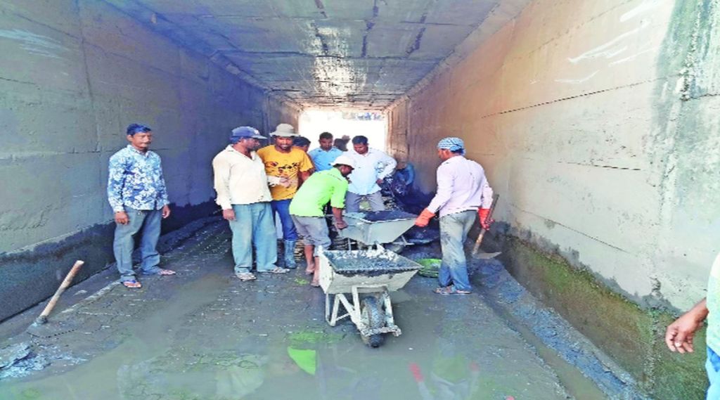 संतप्त नागरिकांकडूनच भुयारी मार्गाची दुरुस्ती ; बदलापूरच्या नादुरुस्त भुयारी मार्गाकडे लोकप्रतिनिधींचे दुर्लक्ष संतप्त नागरिकांकडूनच भुयारी मार्गाची दुरुस्ती ; बदलापूरच्या नादुरुस्त भुयारी मार्गाकडे लोकप्रतिनिधींचे दुर्लक्ष