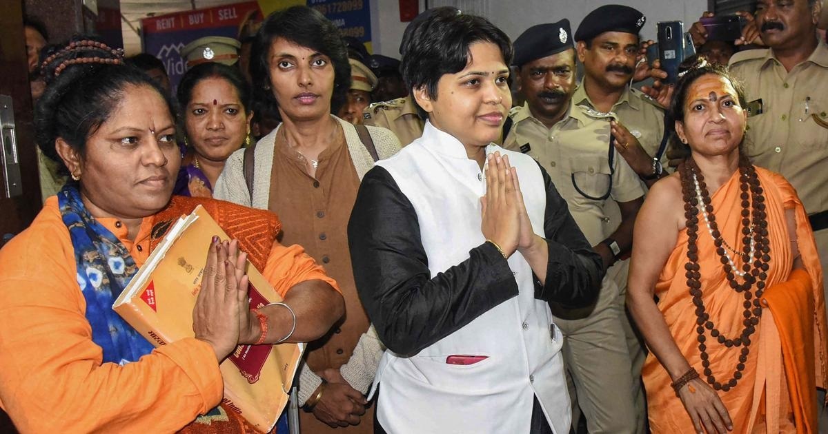 Trupti desai supported ketaki chitale, Ketaki Chitale post on Sharad Pawar