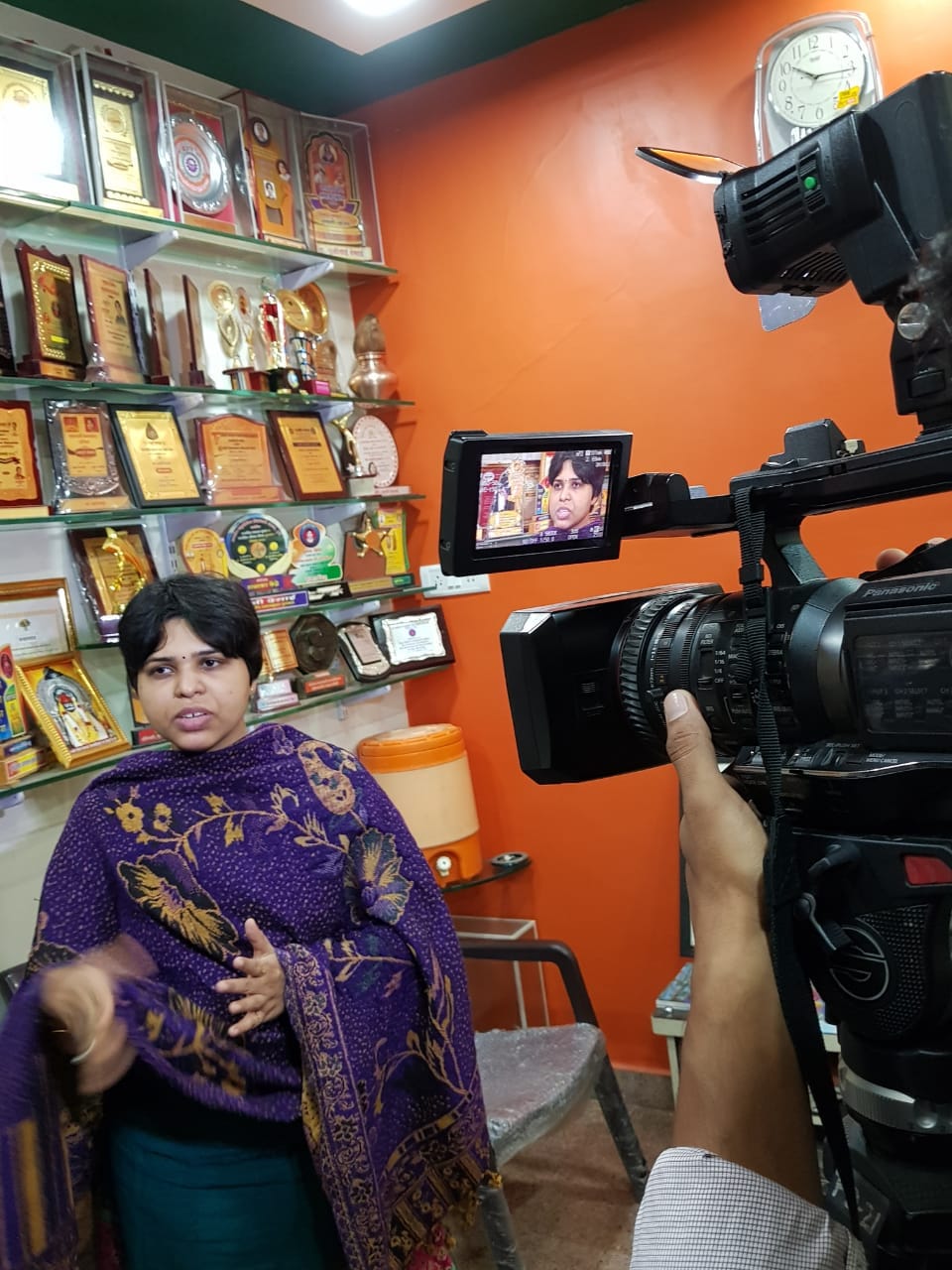 Trupti desai supported ketaki chitale, Ketaki Chitale post on Sharad Pawar