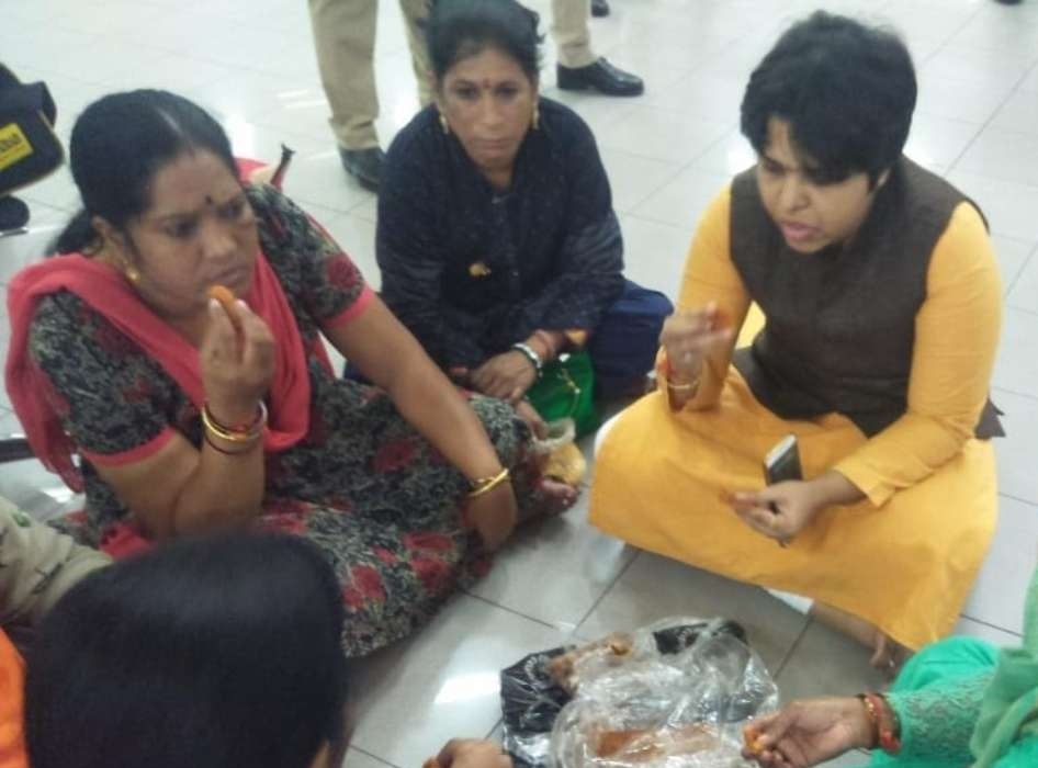 Trupti desai supported ketaki chitale, Ketaki Chitale post on Sharad Pawar