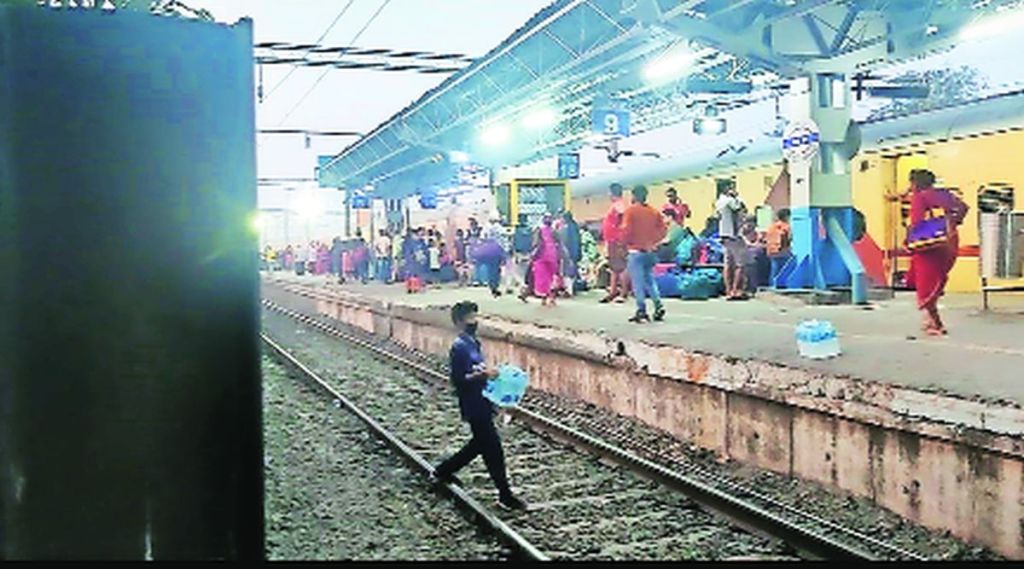 शहरबात: असुरक्षित रेल्वे परिसर शहरबात: असुरक्षित रेल्वे परिसर