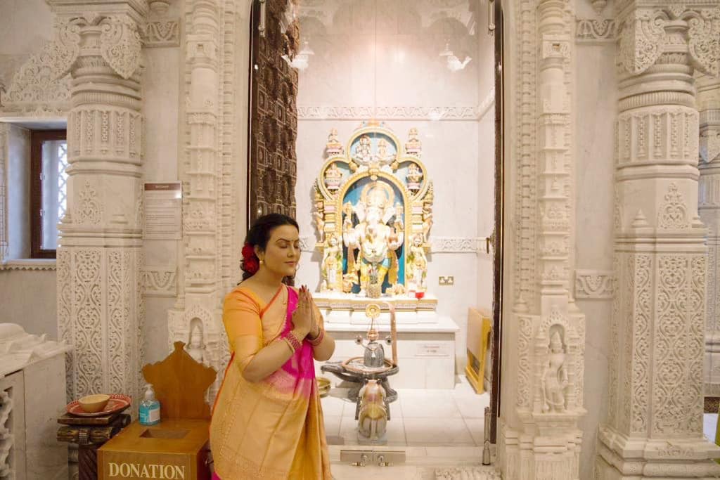 Amruta Devendra Fadnavis London Temple Visit