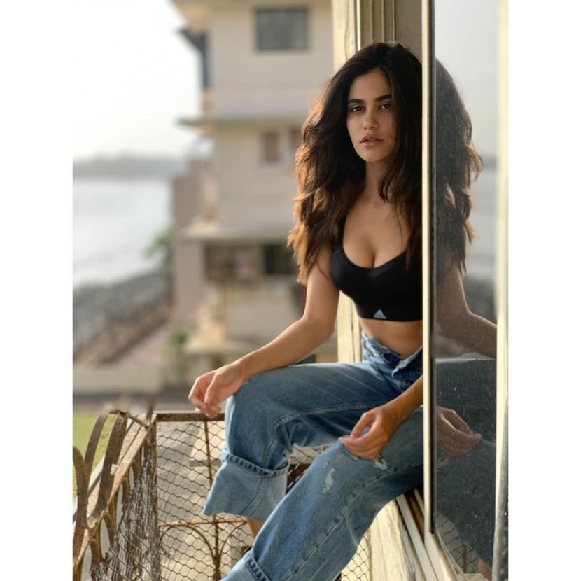 Ashram Fame actress Aaditi Pohankar (2)
