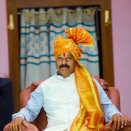 ३१. चंद्रकांत पाटीलमतदारसंघ : मुक्ताईनगर, जळगावआधीचा पक्ष – पाटील हे २०१९ च्या निवडणुकीत: प्रथमच अपक्ष म्हणून निवडून आले. या निवडणुकीत ते राष्ट्रवादी काँँग्रेस पुरस्कृत उमेदवार होते.घोषित संपत्ती : सव्वा दोन कोटींहून अधिकराजकीय वारसा : नाही.गुन्हेगारी पार्श्वभूमी : नाही.