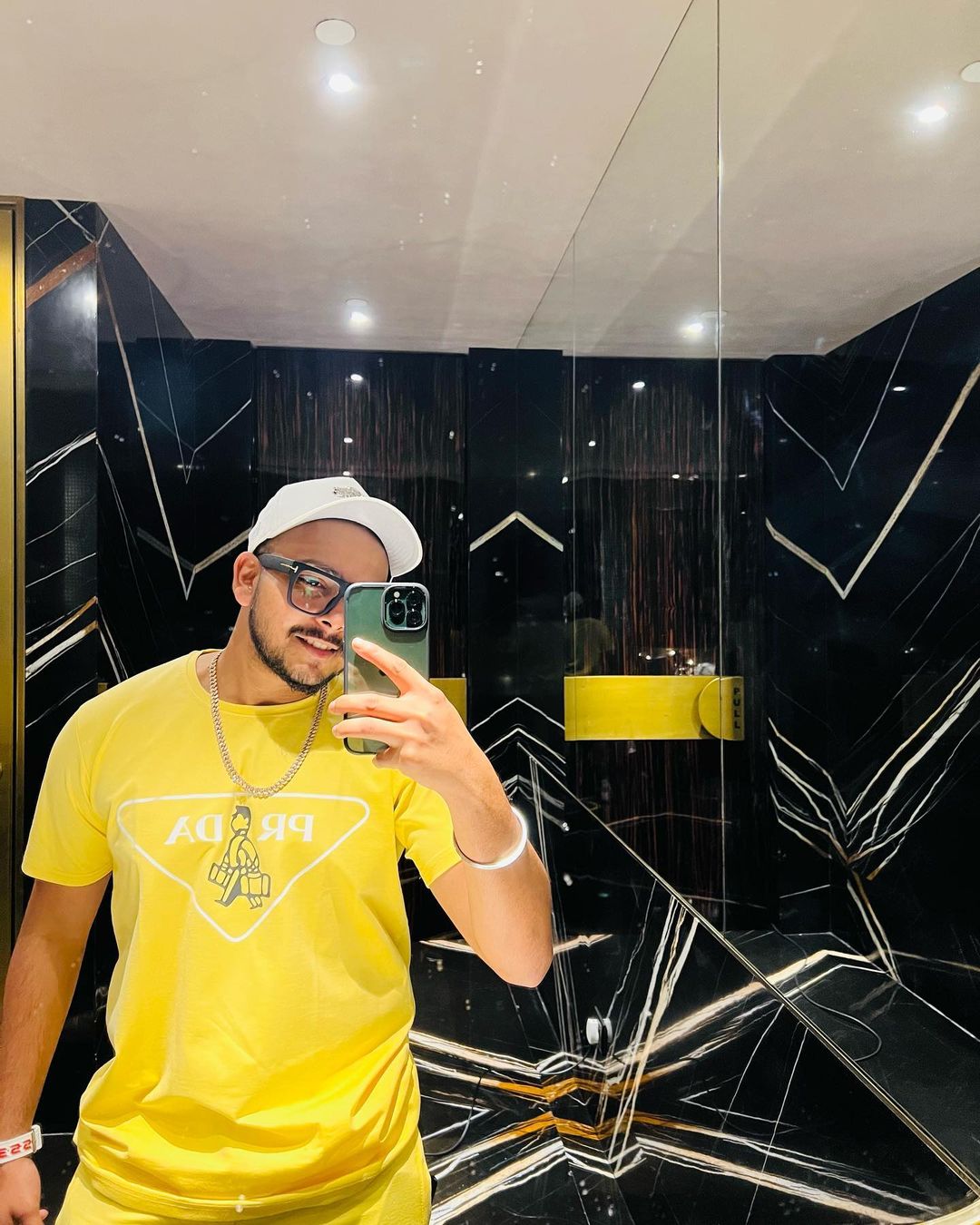 Cricketer prithvi shaw roumered gf