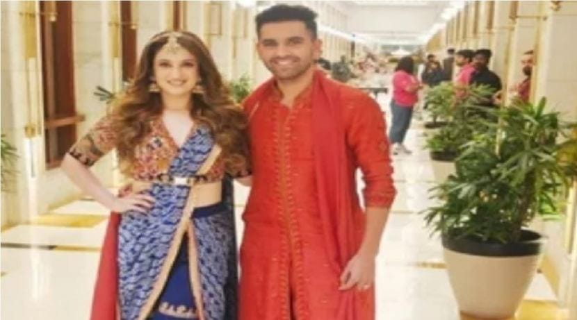 दीपक-जया यांच्या लग्नाला महेंद्रसिंह धोनी येणार असल्याचे म्हटले जात होते. मात्र काही कारणास्तव तो या विवाह सोहळ्याल उपस्थित राहू शकला नाही.
