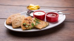 Recipe: लसणाचे सेवन पोटासाठी फायदेशीर, जाणून घ्या पराठ्याची रेसिपी