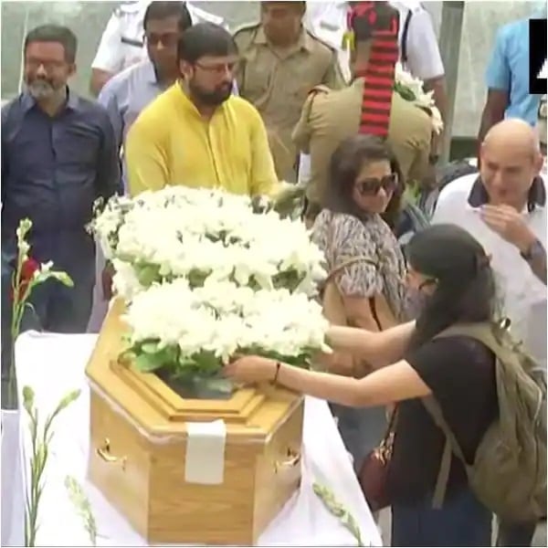 KK funeral Son looks distraught wife breaks down Mamata Banerjee pays last respects as they bid farewell to the singer