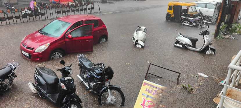 यंदा सरासरी पेक्षा अधिक पाऊस पडण्याचा अंदाज वेधशाळेने वर्तवला आहे.