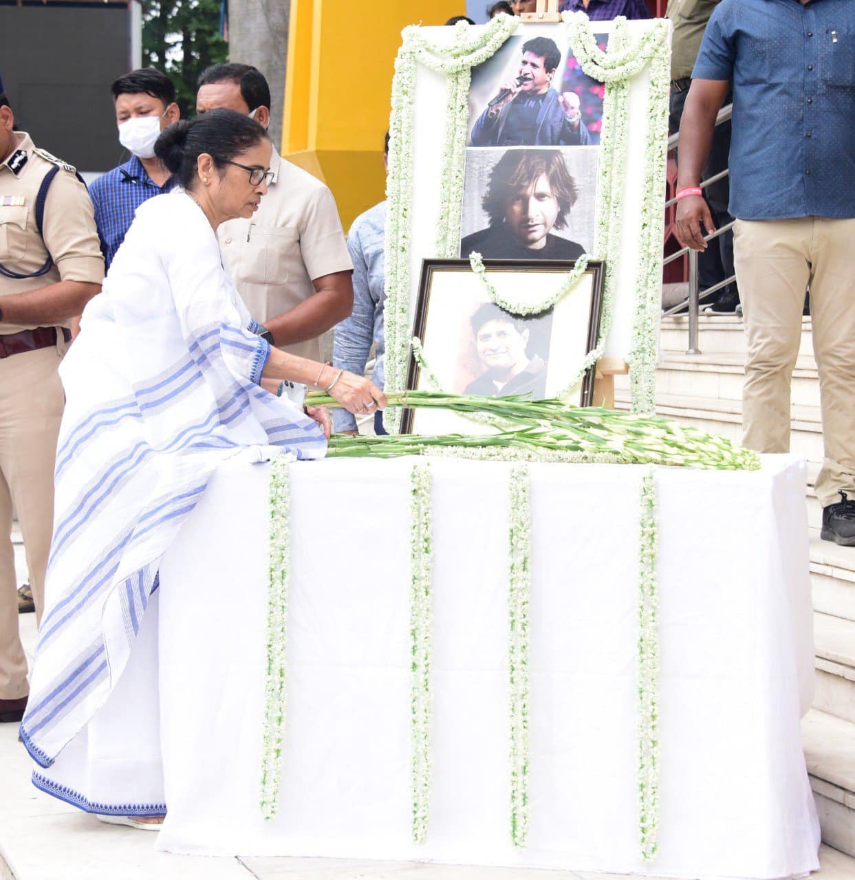 KK funeral Son looks distraught wife breaks down Mamata Banerjee pays last respects as they bid farewell to the singer