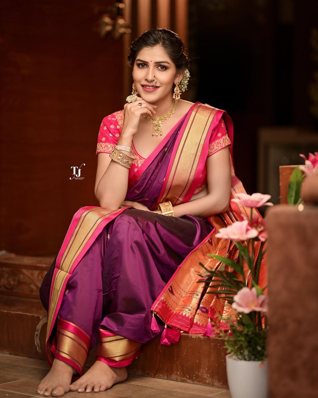 मीराचं नऊवारीतील सौंदर्य | Bigg Boss Fame Mira Jagannath Nauvari Saree  Traditional Look Photos Sdn 96 - Marathi Visual Stories | Latest Visual  Stories in Marathi at Loksatta.com