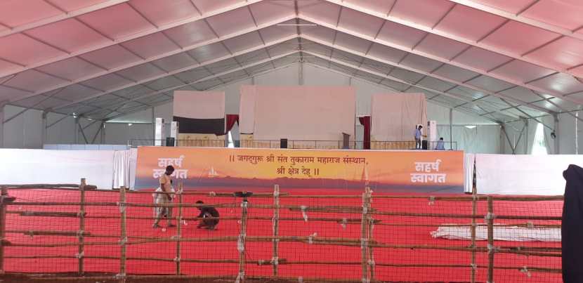 ज्या नागरिकांना सभास्थळी जायचं आहे त्यांच्यासाठी महत्त्वाची सूचना आहे. सकाळी ८ वाजल्यापासून जुना मुंबई महामार्गावरून देहूत केवळ व्हीआयपी व्यक्तींनाच प्रवेश असणार आहे. इतर वाहनांना प्रवेश नाही.