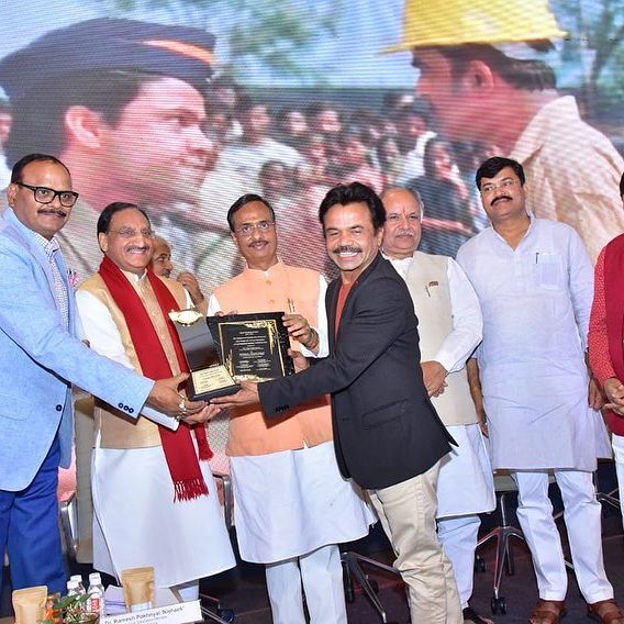 यानंतर राजपाल यादवने मागे वळून पाहिले नाही. त्याने आतापर्यंत अनेक चित्रपटांमध्ये काम केले आहे. मात्र ‘चुप चुपके’ या चित्रपटातील बांड्या ही भूमिका सगळ्यांच्या पसंतीस उतरली होती.