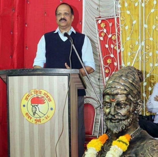 ७. सदा सरवणकरमतदारसंघ : माहीमराजकीय वारसा – पुत्र, माजी नगरसेवक समाधान सरवणकरगुंतवणूक मालमत्तेचे मूल्य : १ कोटी २० लाखपत्नी – १ कोटी ४३ लाखपैकी मुदत ठेवी : ७३.८८ लाख (सदा सरवणकर)५३.०३ (पत्नी)स्थावर मालमत्ता : ४.५५ कोटी पत्नी १.८५ कोटी