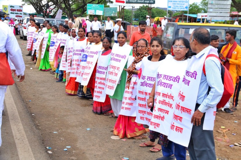 मुंबईहून राष्ट्र सेवा दलाचे शरद कदम, हर्षदा भालेकर, मनोज खराडे, यांच्या सोबत जनता दलाचे रवि भिलाणे, अंनिसचे विजय परब, मालवणच्या नाथ पै सेवांगणाचे नितीन वाळके, बने परिवाराचे महेश बने, सामाजिक कार्यकर्ता सावित्री मुंढे, उद्योजक अजय कदम, प्रदीप मयेकर, अतुल साटम, मिलिंद यादव, किशोर लाड, गणेश क्षीरसागर, पुण्याहून राष्ट्र सेवा दलाचे दत्ता पाकिरे, प्रकाश कदम, शिवराज सूर्यवंशी, विनोद बाफना, उद्योजक सुनील अंबिके, गांधी विचाराचा तरुण प्रसारक संकेत मुनोत, अंनिसचे विशाल विमल, संविधान अभ्यासक सुभाष वारे, साताराहून लेक लाडकी अभियानाच्या ॲड. वर्षा देशपांडे, प्रा. संजीव बोंडे, शॉर्ट फिल्मच्या क्षेत्रातील कैलास जाधव, माया पवार, रूपा मुळे, स्वाती बल्लाळ, सुमन पवार, जयश्री खुळे, सिंधुताई लोहार, अंनिसचे अध्यक्ष अविनाश पाटील, बीडहून आलेले मनोहर जायभाये, राष्ट्र सेवा दलाचे मिरजहून आलेले सदाशिव मगदूम, संगमनेरहून आलेले राजाभाऊ अवसक, चांगल्या आरोग्य सुविधा सर्वांना मिळाव्यात म्हणून काम करणारे पत्रकार दीपक जाधव, लोकराजा शाहू संविधान संवाद प्रशिक्षण केंद्राचे सुनील स्वामी, राजवैभव शोभा रामचंद्र, रेश्मा खाडे, शीतल यशोधरा, शर्मिला जोशी, सौरभ बगाडे, आम्रपाली जाधव, सतीश घावटेमर्दान, कल्याणहून आलेले पत्रकार आणि सामाजिक कार्यकर्ते नरेंद्र डुंबरे, सेवा दलाचे बाजीराव खुळे, सिध्दी राऊत, 'डियर तुकोबा' या पुस्तकाचे लेखक विनायक होगाडे, नवयान जलशाचे सचिन माळी, शीतल साठे आणि त्यांची टीम, संदीप आखाडेसोबत आलेली संविधान प्रचारकांची टीम, सासवडचे योगेश धोंडे, श्रीकांत लक्ष्मी शंकर, कविता जगताप, सायली कामथे, सूरज गदादे, लातूरहून आलेले हनुमंत मुंढे, आनंदवनहून आलेल्या सारिका सौसागडे, तुकडोजी महाराज यांचे अड्याळ टेकडी येथे कार्यरत 'ग्राम स्वराज्य' अभियानाचे सुबोध, एस.एम. जोशी फाउंडेशनचे उपेंद्र टण्णू आदींसह असंख्य कार्यकर्ते या वारीत सहभागी झाले.