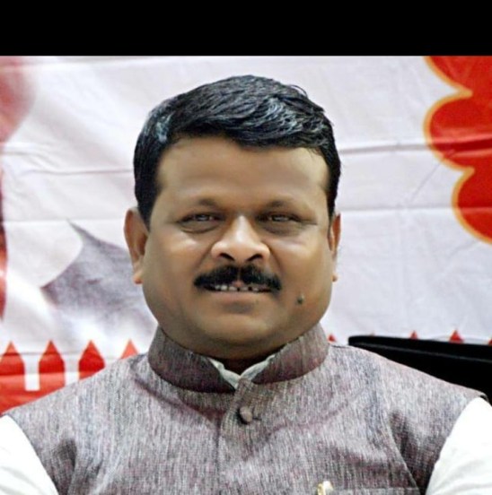 ३. शांताराम मोरेमतदारसंघ : भिवंडी ग्रामीणमालमत्ता : जंगम मालमत्ता १६ लाख ३२ हजार ६९५. पत्नीच्या नावे तीन लाख १५ हजार. स्थावर उत्पन्न ११ लाख ६४ हजार १८३ रुपये.गुन्हेगारी पार्श्वभूमी: नाही.