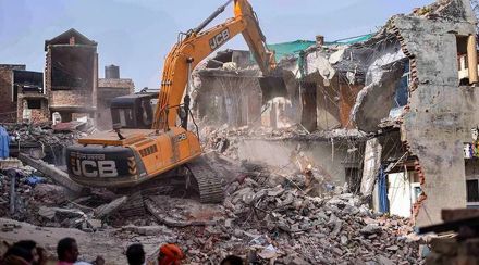 Prophet row: प्रयागराज हिंसाचारातील आरोपीचे घर जमीनदोस्त, सापडली शस्त्रं; भिवंडीत तरुणाला घेराव; ५ महत्वाचे मुद्दे Prophet row: प्रयागराज हिंसाचारातील आरोपीचे घर जमीनदोस्त, सापडली शस्त्रं; भिवंडीत तरुणाला घेराव; ५ महत्वाचे मुद्दे