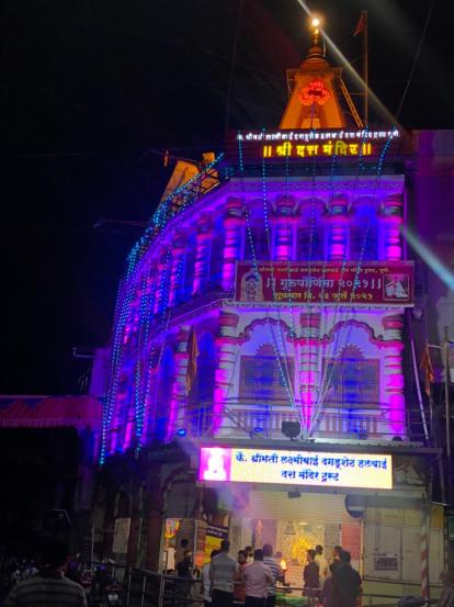 शहराच्या बाजारपेठेतील मुख्य रस्त्याचे लक्ष्मी रस्ता असे नामकरण करुन लक्ष्मीबाई दगडूशेठ हलवाई यांच्या कार्याचा गौरव करण्यात आला.