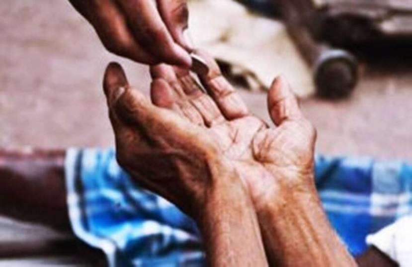दानाचे महत्त्व प्रत्येक धर्मात आपापल्या परीने सांगितले गेले आहे. सनातन धर्मातील दानधर्माची परंपरा शतकानुशतके जुनी आहे. एखाद्याच्या कुवतीनुसार धान्य, कपडे, अन्नपदार्थ, पैसा आणि इतर अनेक वस्तू गरजूंना मूकपणे देऊन विसरणे याला दान म्हणतात. 
