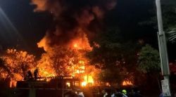 अंबरनाथमध्ये रंग, स्वच्छताद्रव्यांच्या गोदामाला भीषण आग; पालेगावातील दोन गोदामात लाखोंचा माल जळून राख