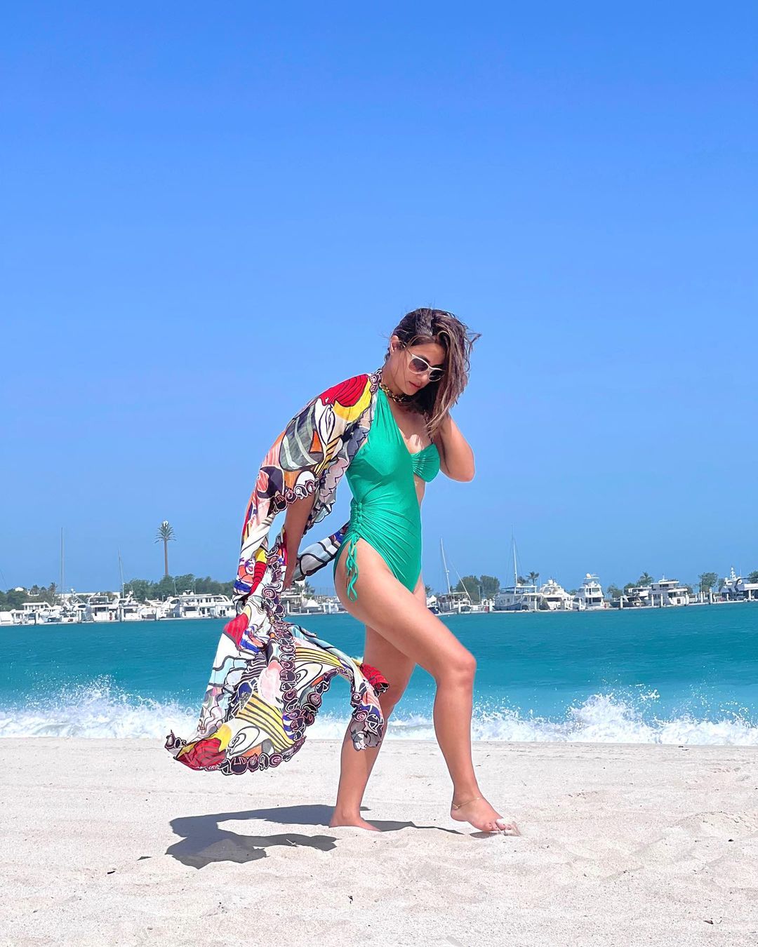 Hina Khan green Bikini Photo, hina khan new Bikini photo, Hina khan age, Hina Khan photo,