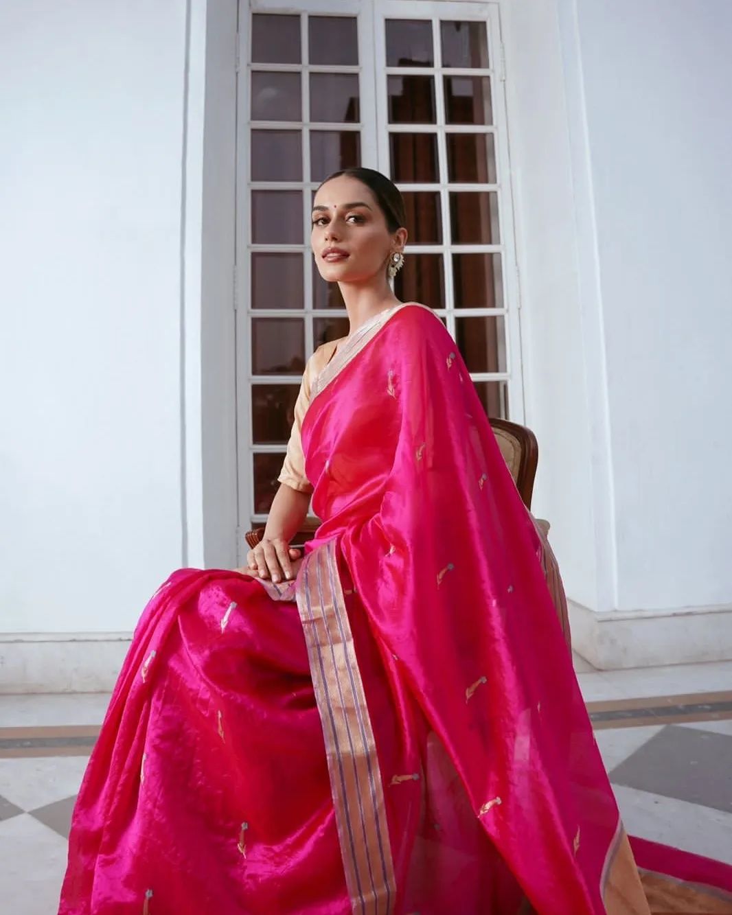 यशराज फिल्म्सनेही पहिल्यांदाच मनोरंजनाने परिपूर्ण असा ऐतिहासिक चित्रपट बनवला आहे. या ऐतिहासिक चित्रपटाला घेऊन मानुषी खूप उत्सुक असल्याचे पाहायला मिळतंय.