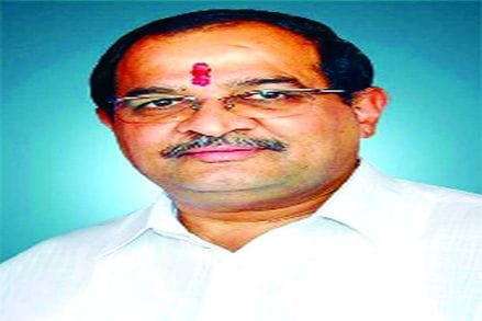 विखे पिता-पुत्रांची भूमिका भाजपा मान्य करणार?   विखे पिता-पुत्रांची भूमिका भाजपा मान्य करणार?