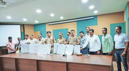 पालघर पोलीस दलाने जवाहिऱ्याच्या दरोडय़ात हस्तगत केलेल्या मालमत्तेचे छायाचित्र.