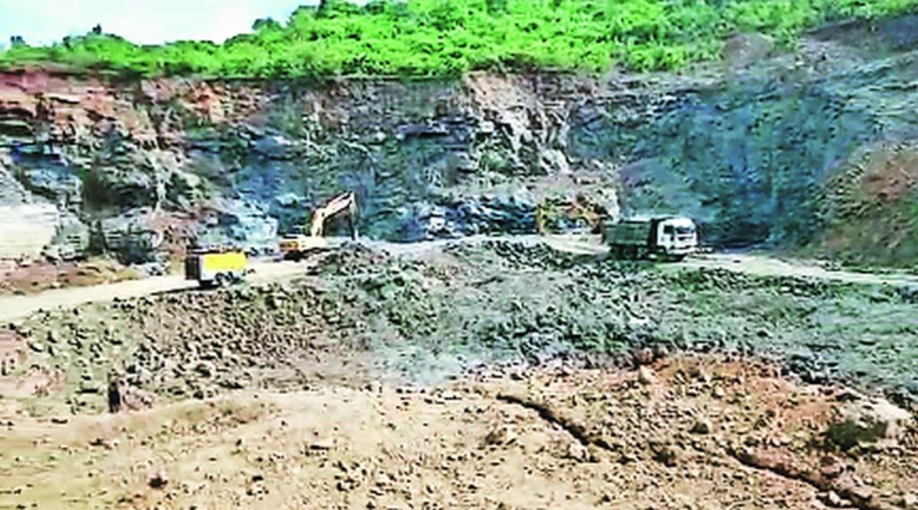 बेकायदा उत्खनन करणाऱ्या कंपनीला १०५ कोटींचा दंड; सव्वा लाख ब्रास बेकायदा दगड उत्खनन बेकायदा उत्खनन करणाऱ्या कंपनीला १०५ कोटींचा दंड; सव्वा लाख ब्रास बेकायदा दगड उत्खनन