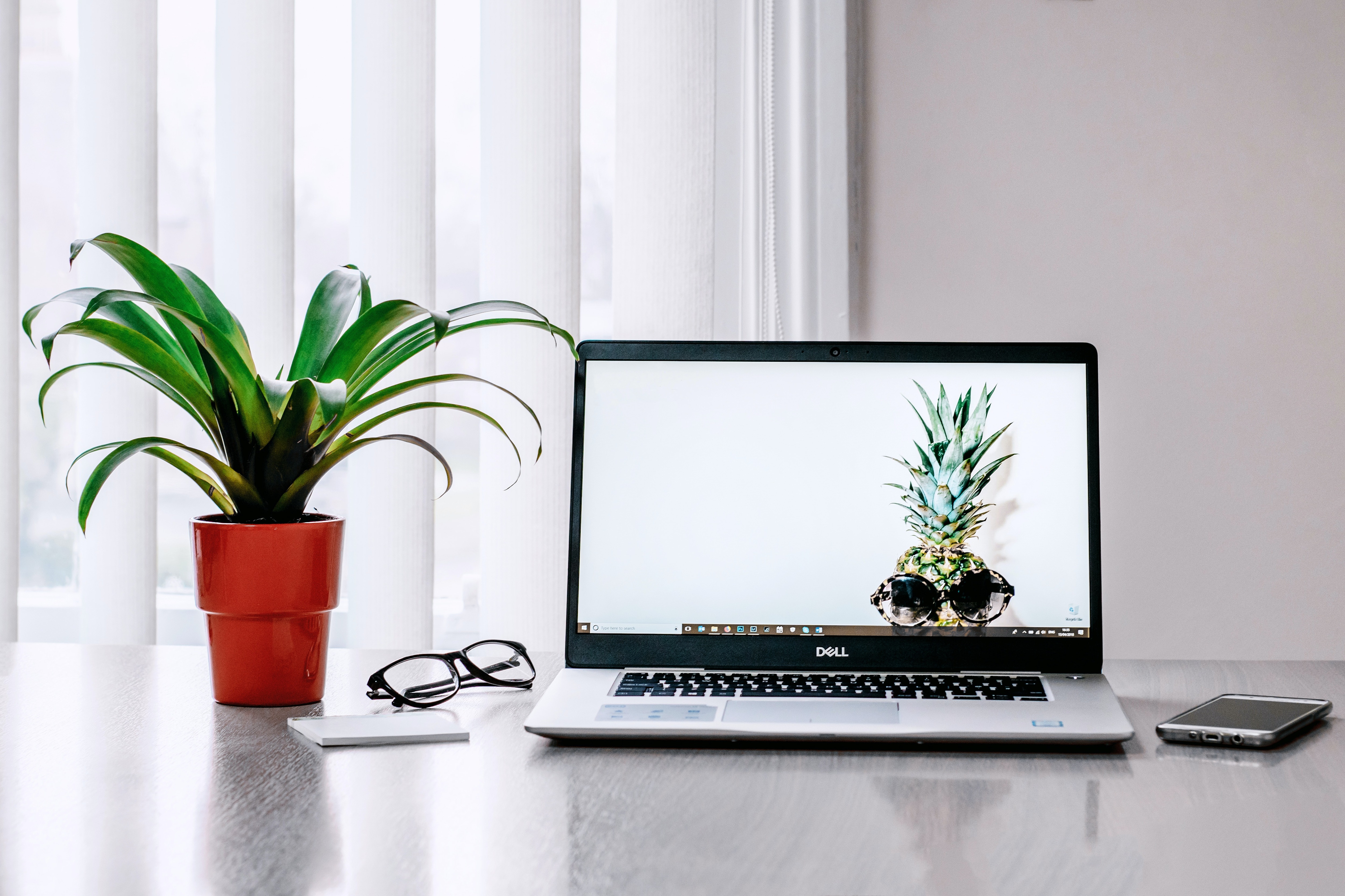 tips to keep laptop safe in rainy season 