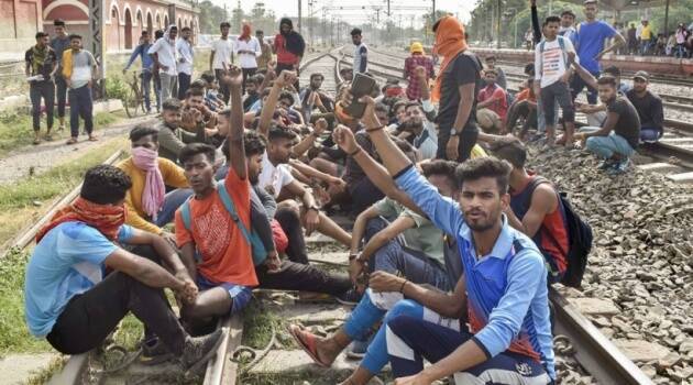 अग्निपथ योजनेविरोधात अनेक राज्यांमध्ये गदारोळ सुरू असला तरी त्याचा सर्वाधिक परिणाम यूपी आणि बिहारमध्ये दिसून येत आहे.