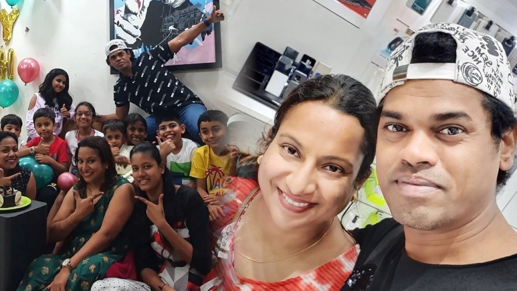 siddharth jadhav shares photo with wife trupti siddharth jadhav shares photo with wife trupti