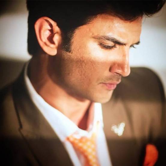 सुशांतला नृत्याची प्रचंड आवड होती. त्यासाठी त्याने शैमक देवरकडून नृत्याचे धडे घेतले होते. तर बॅरी जॉन्स येथे अभिनयाचं शिक्षण घेतलं.