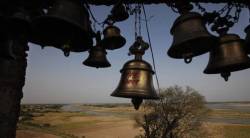 मंदिरात घंटा वाजवण्याचे खरे कारण तुम्हाला माहित आहे का? जाणून घ्या याची वैज्ञानिक बाजू