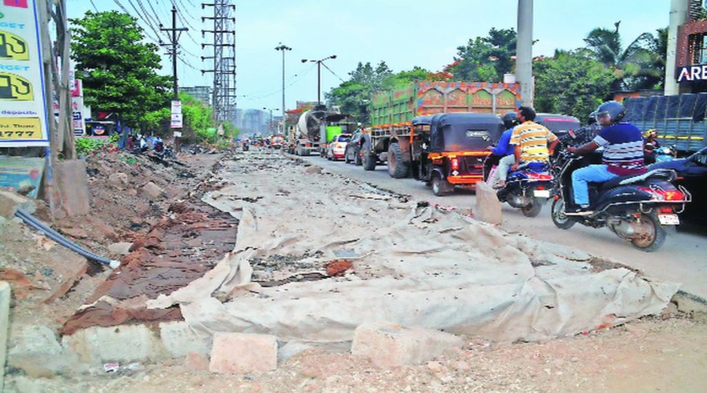 रस्तेबाधितांच्या मोबदल्यातील विलंबाची चौकशी ; ठाणे जिल्हाधिकाऱ्यांच्या अध्यक्षतेखाली समिती रस्तेबाधितांच्या मोबदल्यातील विलंबाची चौकशी ; ठाणे जिल्हाधिकाऱ्यांच्या अध्यक्षतेखाली समिती