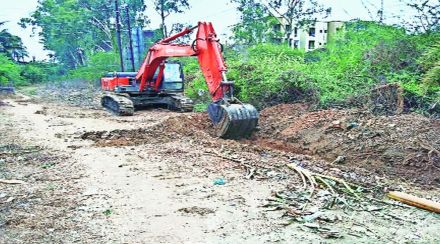 ई-वाहनांच्या सक्तीने पालिकेची कोंडी; वसई, विरार शहरांतील कामे रखडण्याची भीती ई-वाहनांच्या सक्तीने पालिकेची कोंडी; वसई, विरार शहरांतील कामे रखडण्याची भीती