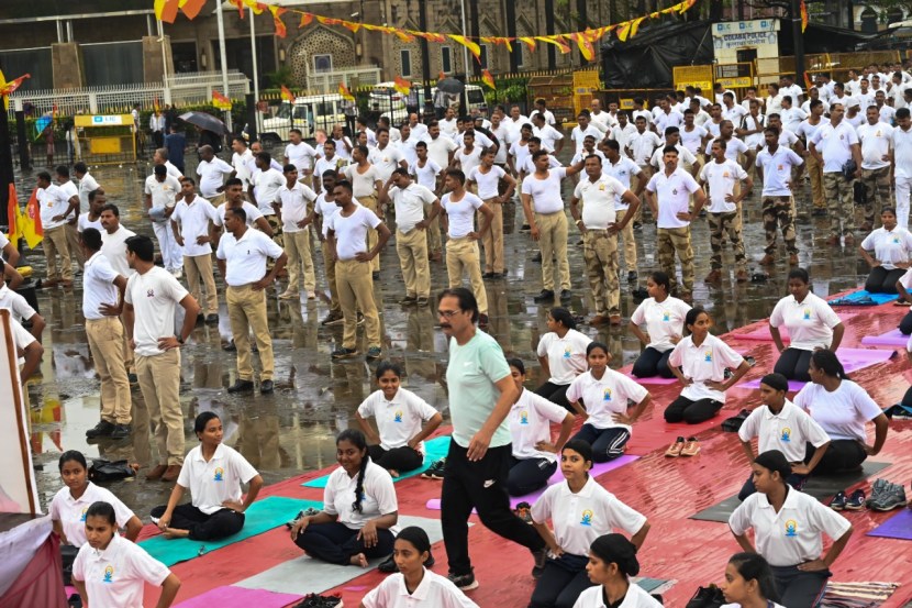 जगभरामध्ये आज योगदिन मोठ्या उत्साहात साजरा करण्यात आला. (फोटो: मुंबई पोर्ट ट्रस्ट)