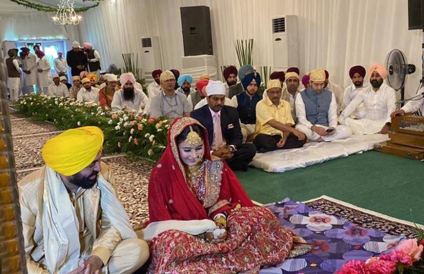 पंजाबचे मुख्यमंत्री भगवंत मान यांनी गुरप्रीत कौरसोबत दुसरे लग्न केले. घटस्फोटानंतर सात वर्षांनी मान यांनी दुसरे लग्न केले.